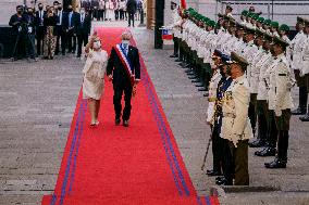 President Sebastián Piñera enters the Palacio de La Moneda for the last time